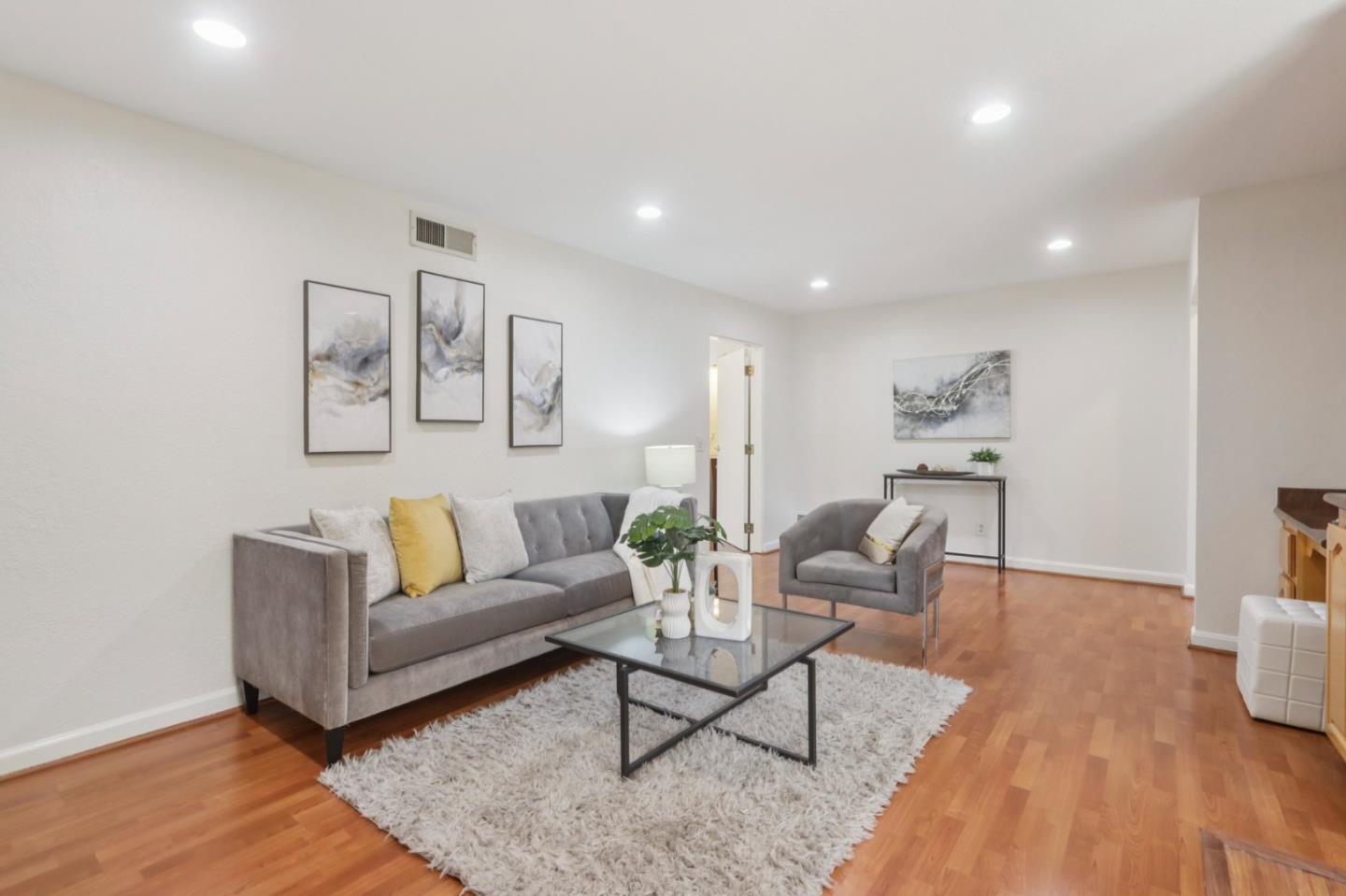 Detail Gallery Image 10 of 31 For 390 Bluefield Dr, San Jose,  CA 95136 - 4 Beds | 2 Baths