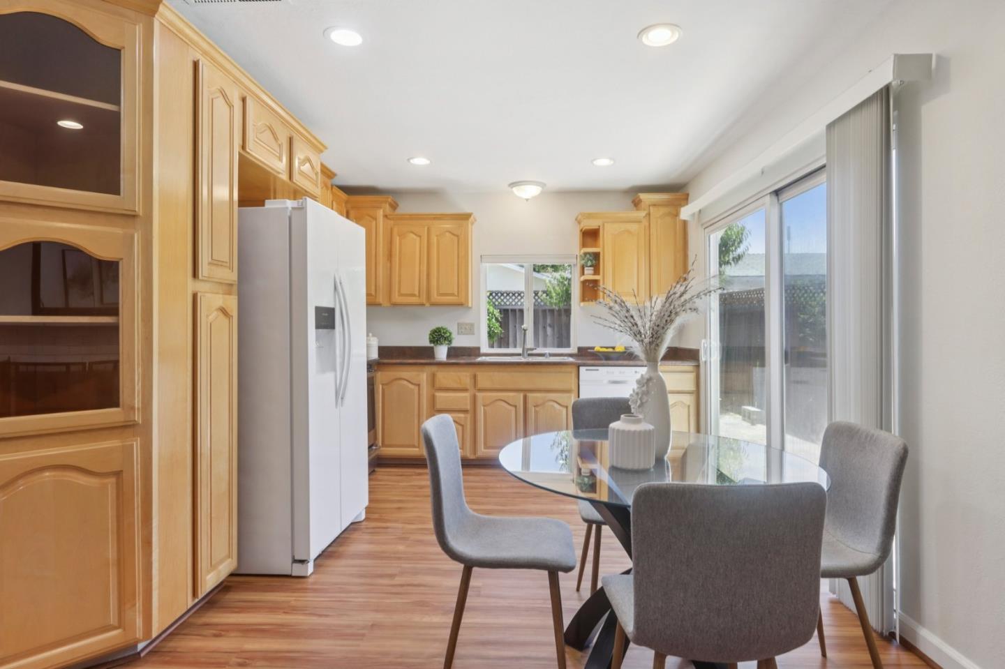 Detail Gallery Image 12 of 31 For 390 Bluefield Dr, San Jose,  CA 95136 - 4 Beds | 2 Baths