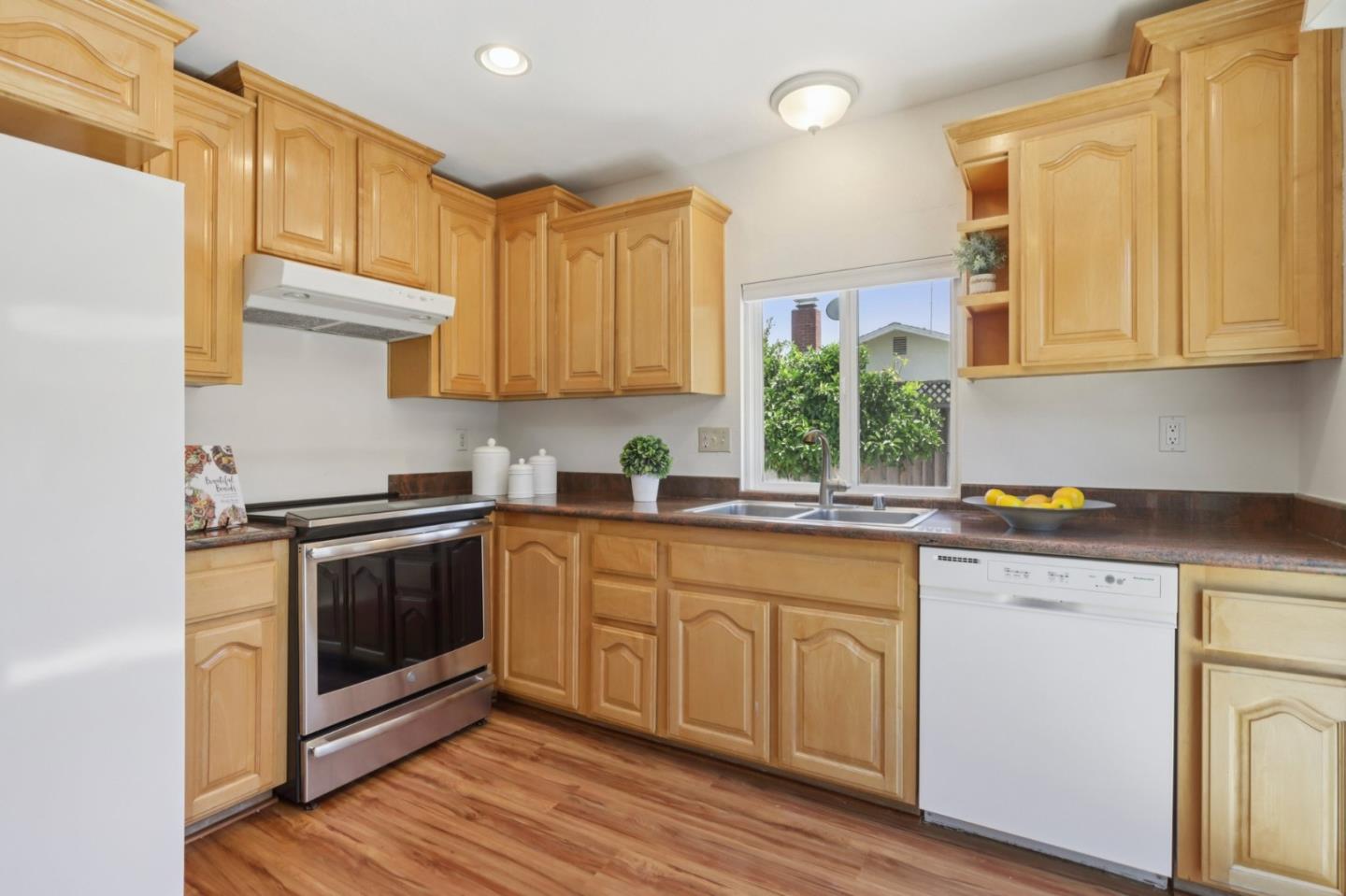 Detail Gallery Image 14 of 31 For 390 Bluefield Dr, San Jose,  CA 95136 - 4 Beds | 2 Baths