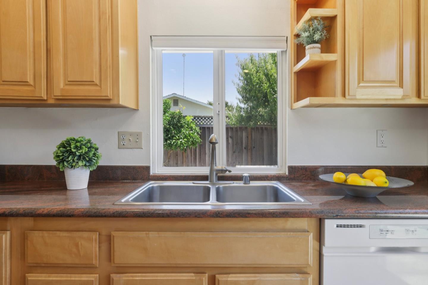 Detail Gallery Image 15 of 31 For 390 Bluefield Dr, San Jose,  CA 95136 - 4 Beds | 2 Baths