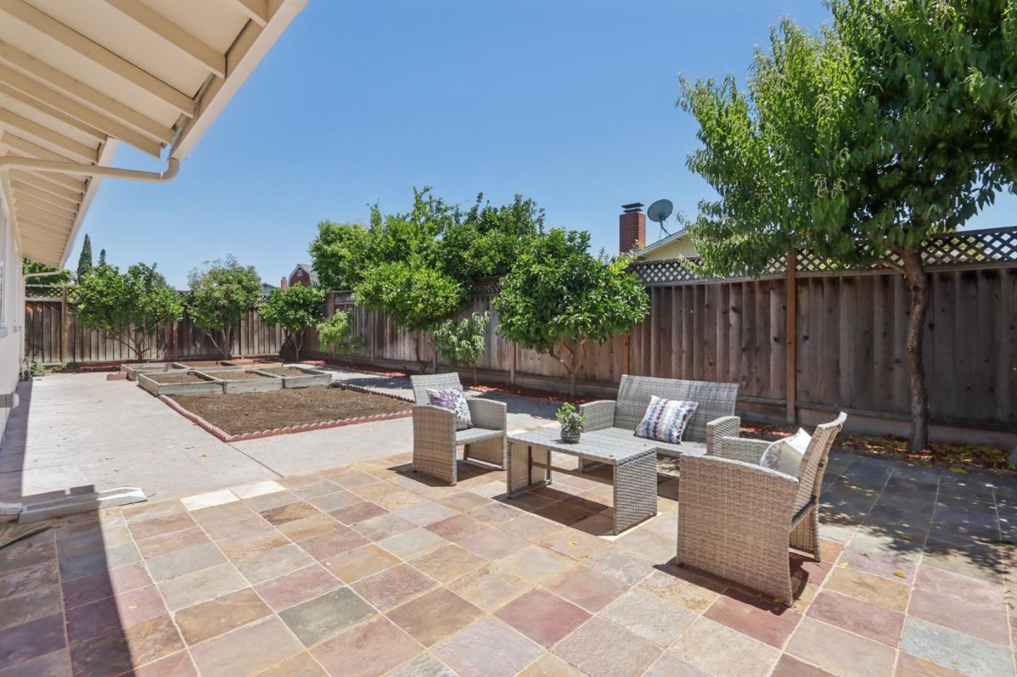 Detail Gallery Image 26 of 31 For 390 Bluefield Dr, San Jose,  CA 95136 - 4 Beds | 2 Baths