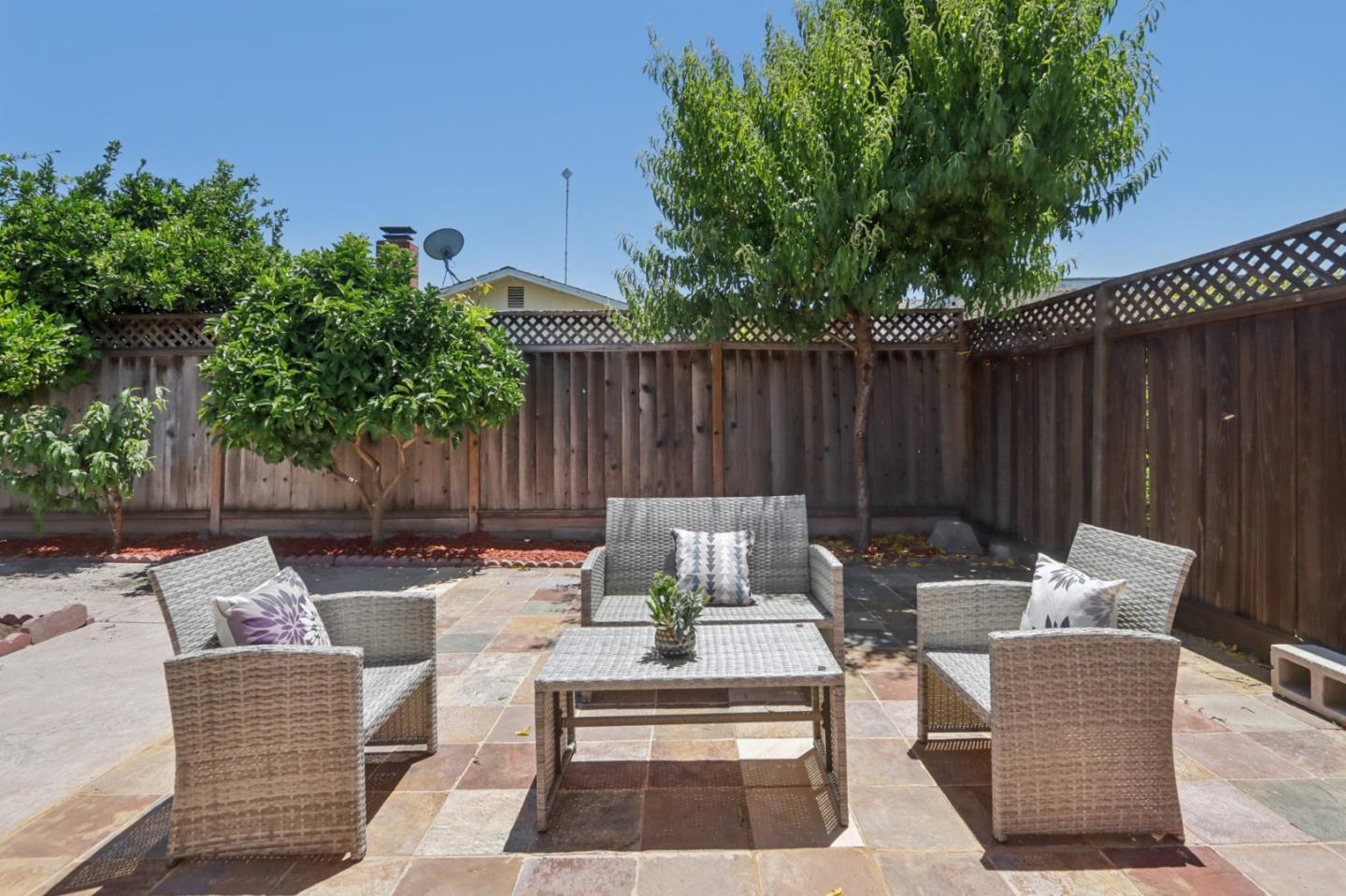 Detail Gallery Image 27 of 31 For 390 Bluefield Dr, San Jose,  CA 95136 - 4 Beds | 2 Baths