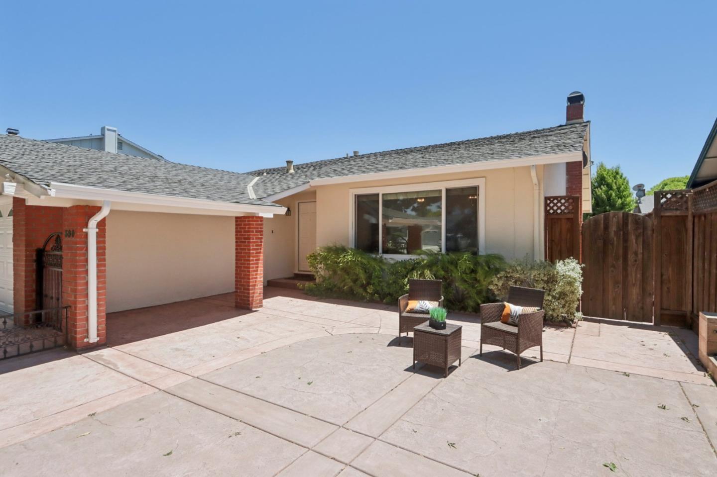 Detail Gallery Image 3 of 31 For 390 Bluefield Dr, San Jose,  CA 95136 - 4 Beds | 2 Baths