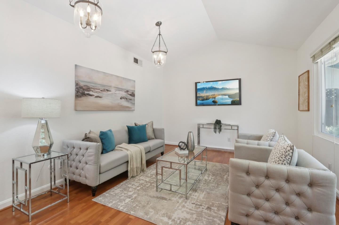 Detail Gallery Image 4 of 31 For 390 Bluefield Dr, San Jose,  CA 95136 - 4 Beds | 2 Baths