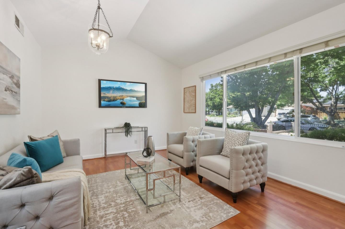 Detail Gallery Image 5 of 31 For 390 Bluefield Dr, San Jose,  CA 95136 - 4 Beds | 2 Baths
