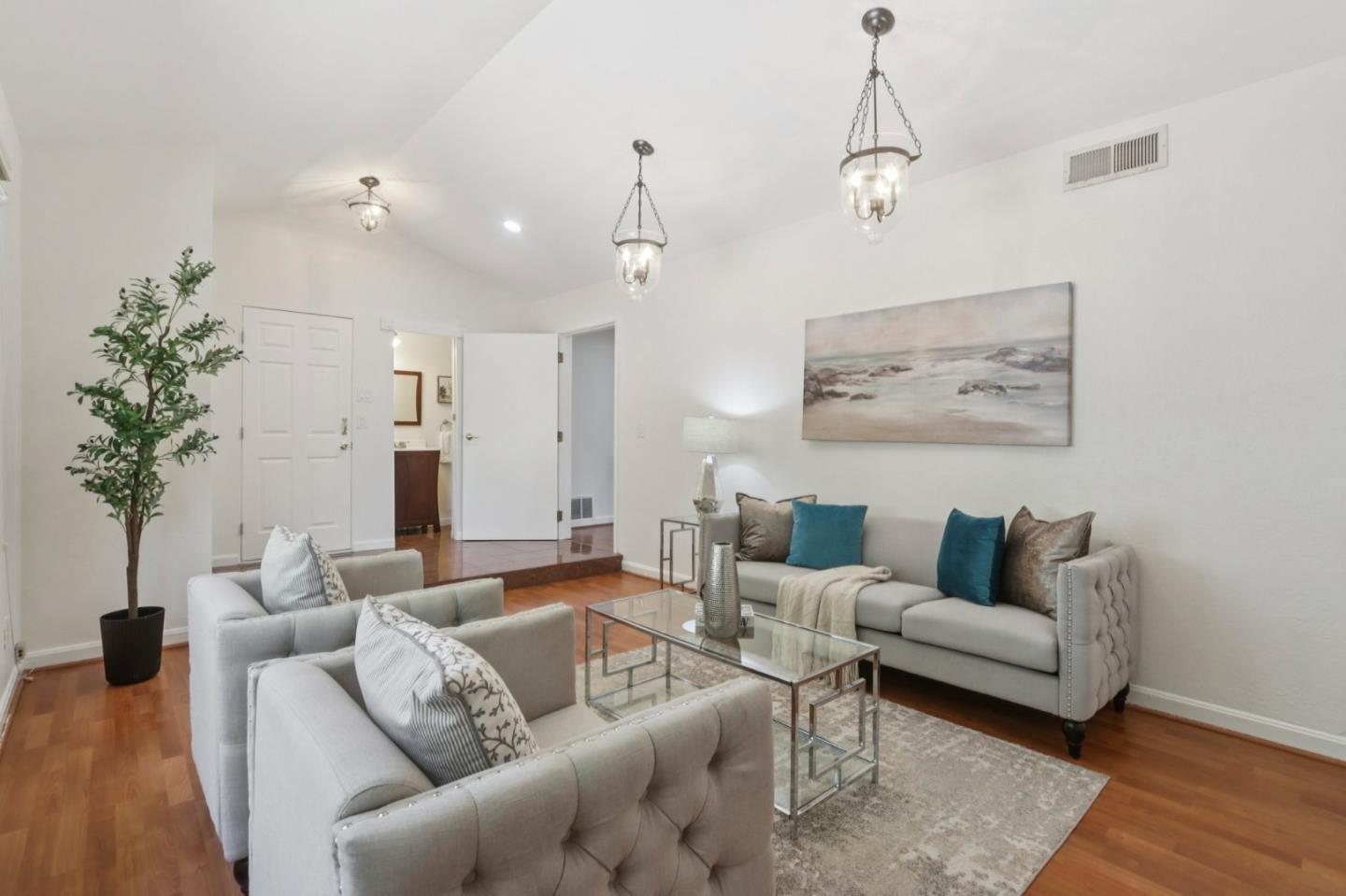 Detail Gallery Image 7 of 31 For 390 Bluefield Dr, San Jose,  CA 95136 - 4 Beds | 2 Baths