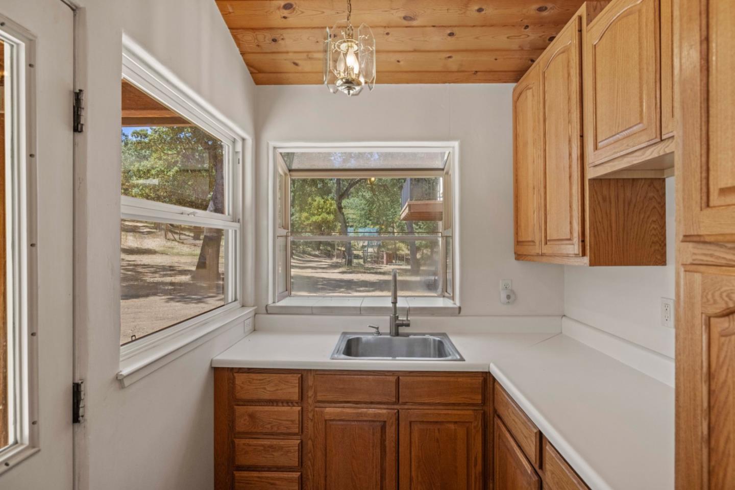 Detail Gallery Image 22 of 50 For 39537 Laurel Springs, Carmel Valley,  CA 93924 - 2 Beds | 3 Baths