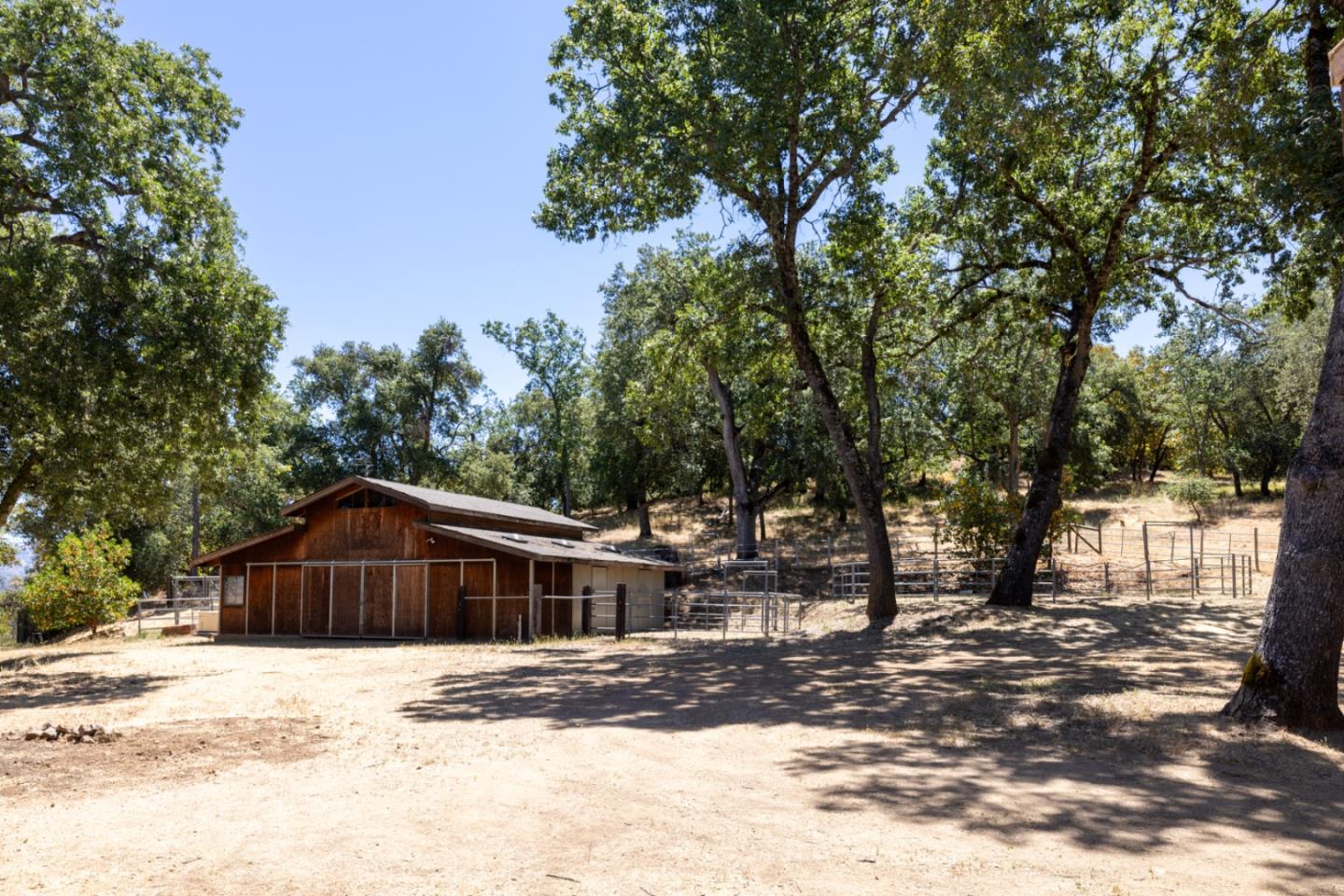 Detail Gallery Image 32 of 50 For 39537 Laurel Springs, Carmel Valley,  CA 93924 - 2 Beds | 3 Baths