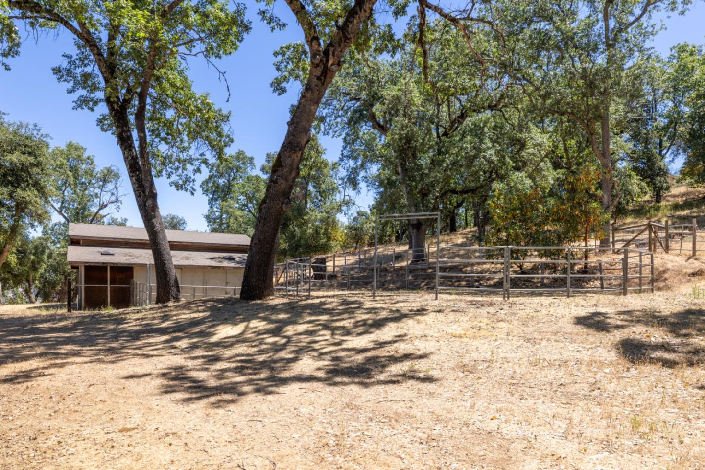 Detail Gallery Image 33 of 50 For 39537 Laurel Springs, Carmel Valley,  CA 93924 - 2 Beds | 3 Baths