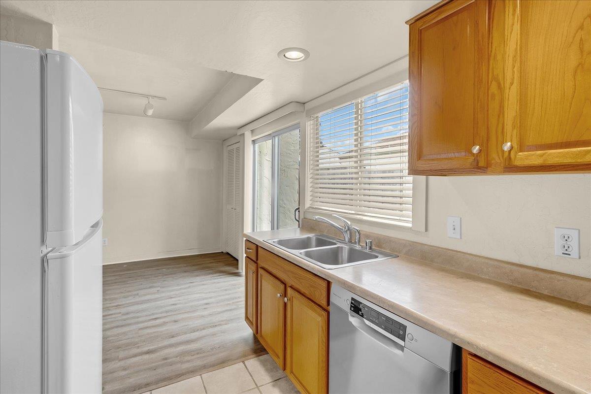 Detail Gallery Image 1 of 26 For 3137 Seacrest Ave #17,  Marina,  CA 93933 - 3 Beds | 1/2 Baths