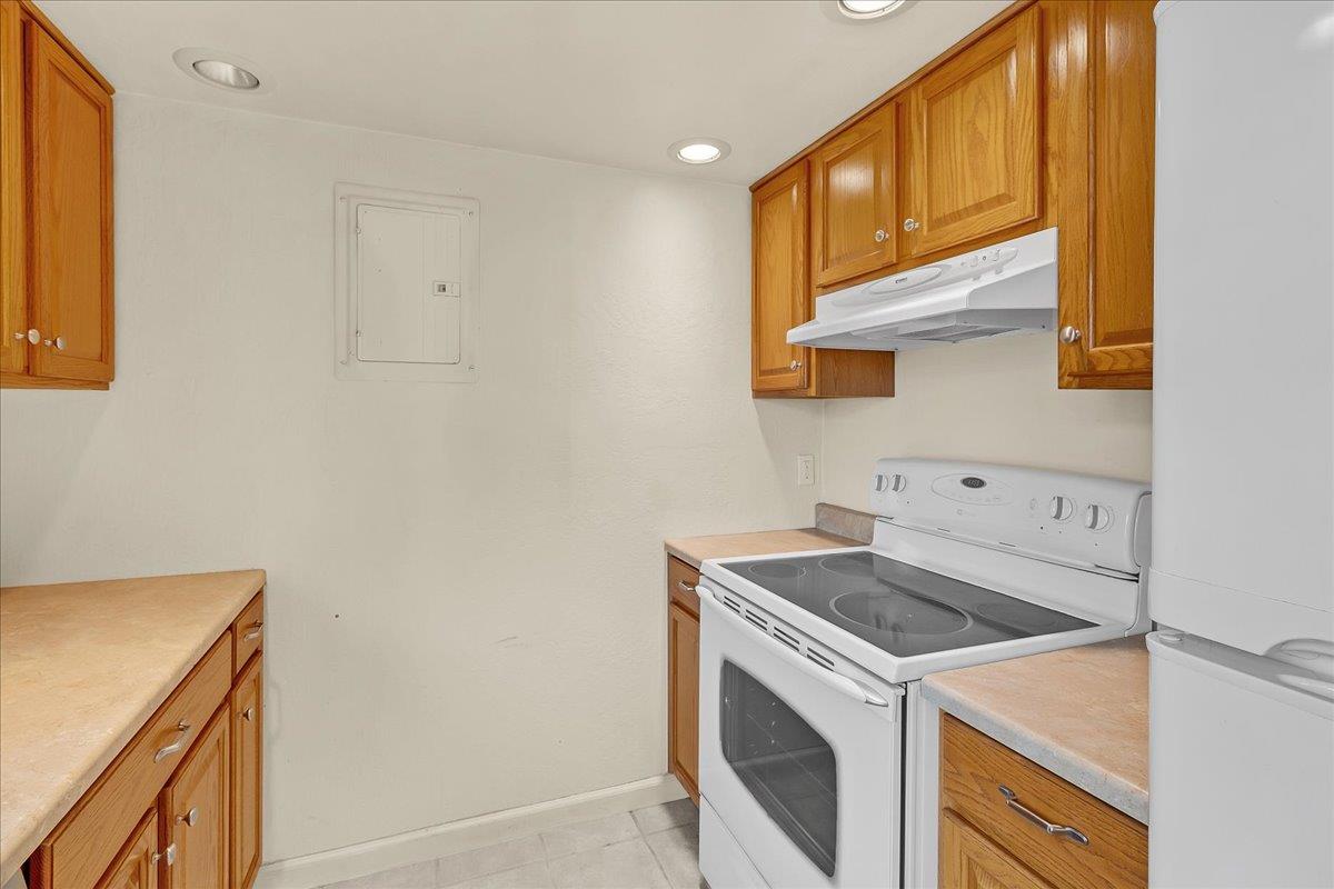 Detail Gallery Image 2 of 26 For 3137 Seacrest Ave #17,  Marina,  CA 93933 - 3 Beds | 1/2 Baths