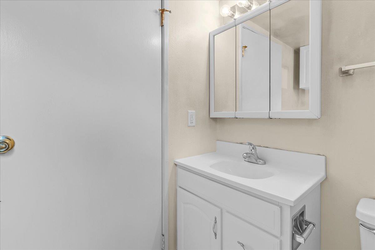 Detail Gallery Image 5 of 26 For 3137 Seacrest Ave #17,  Marina,  CA 93933 - 3 Beds | 1/2 Baths