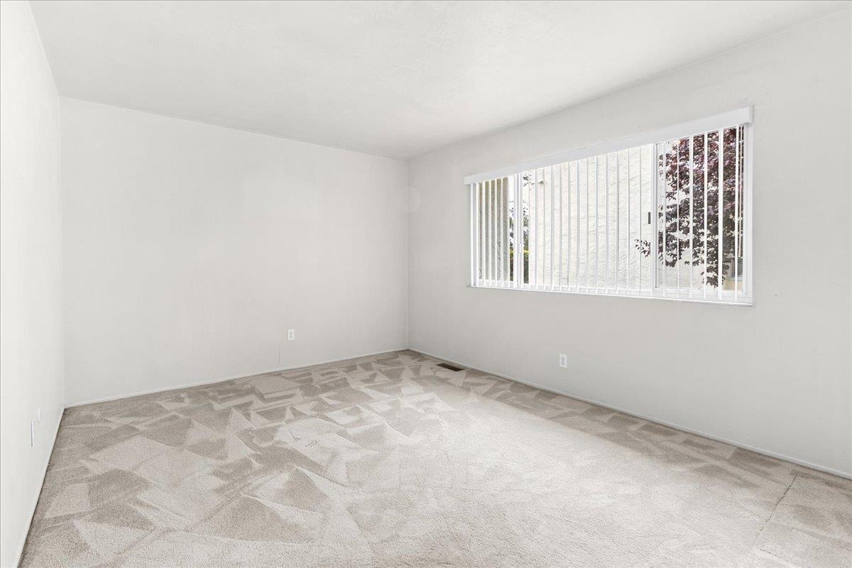 Detail Gallery Image 6 of 26 For 3137 Seacrest Ave #17,  Marina,  CA 93933 - 3 Beds | 1/2 Baths
