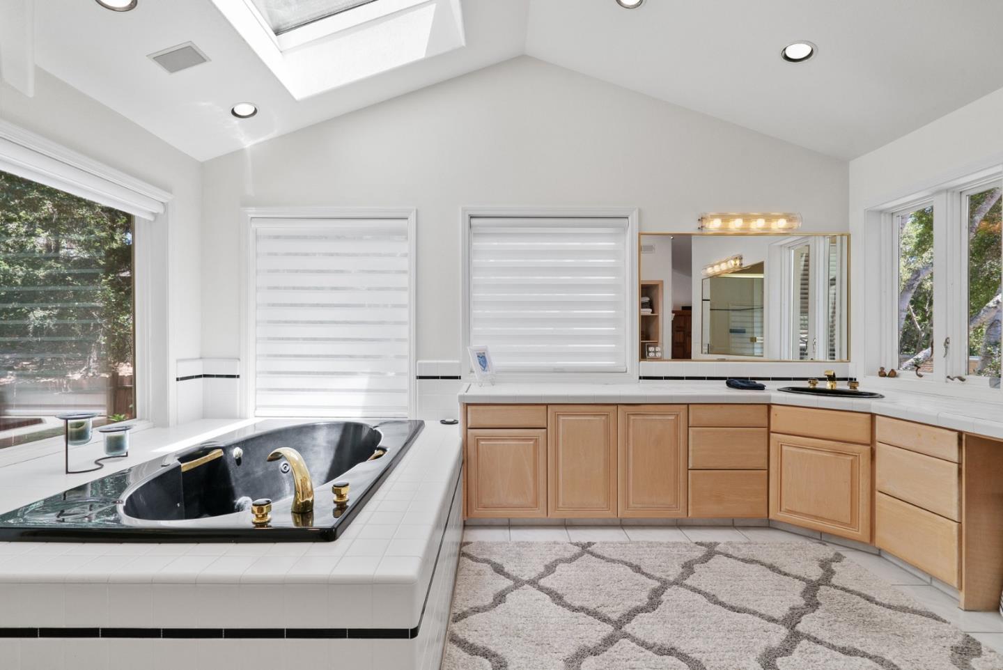 Detail Gallery Image 100 of 117 For 29 Kite Hill Rd, Santa Cruz,  CA 95060 - 3 Beds | 2/1 Baths