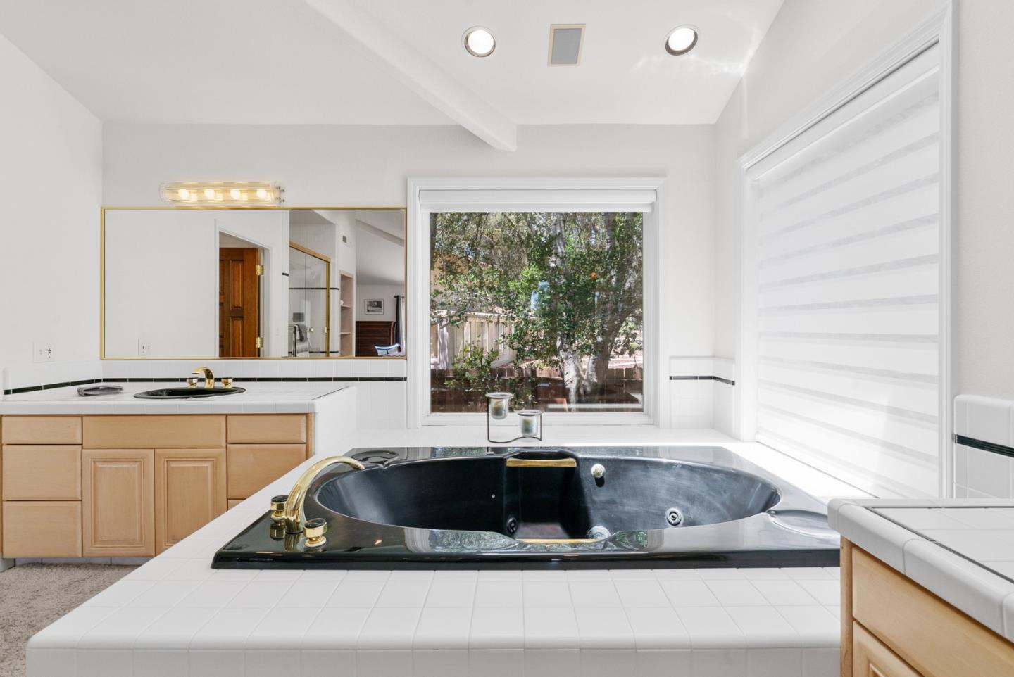 Detail Gallery Image 102 of 117 For 29 Kite Hill Rd, Santa Cruz,  CA 95060 - 3 Beds | 2/1 Baths
