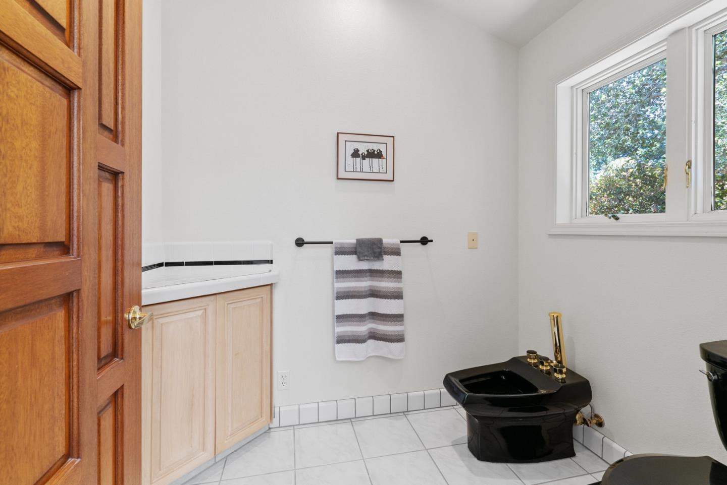 Detail Gallery Image 104 of 117 For 29 Kite Hill Rd, Santa Cruz,  CA 95060 - 3 Beds | 2/1 Baths