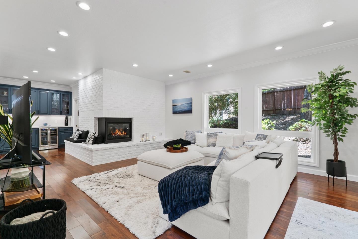 Detail Gallery Image 12 of 117 For 29 Kite Hill Rd, Santa Cruz,  CA 95060 - 3 Beds | 2/1 Baths