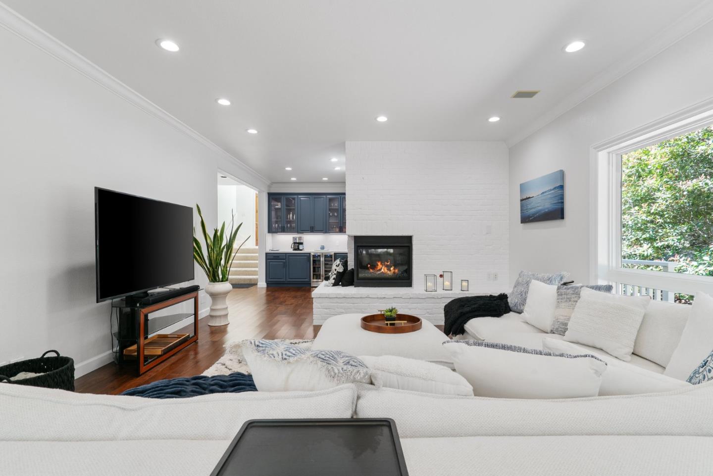 Detail Gallery Image 14 of 117 For 29 Kite Hill Rd, Santa Cruz,  CA 95060 - 3 Beds | 2/1 Baths
