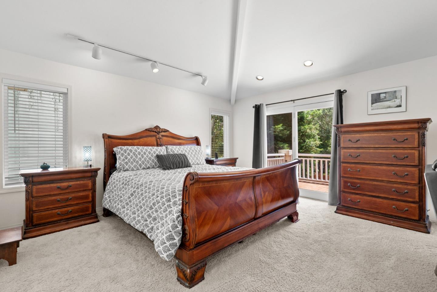 Detail Gallery Image 28 of 117 For 29 Kite Hill Rd, Santa Cruz,  CA 95060 - 3 Beds | 2/1 Baths