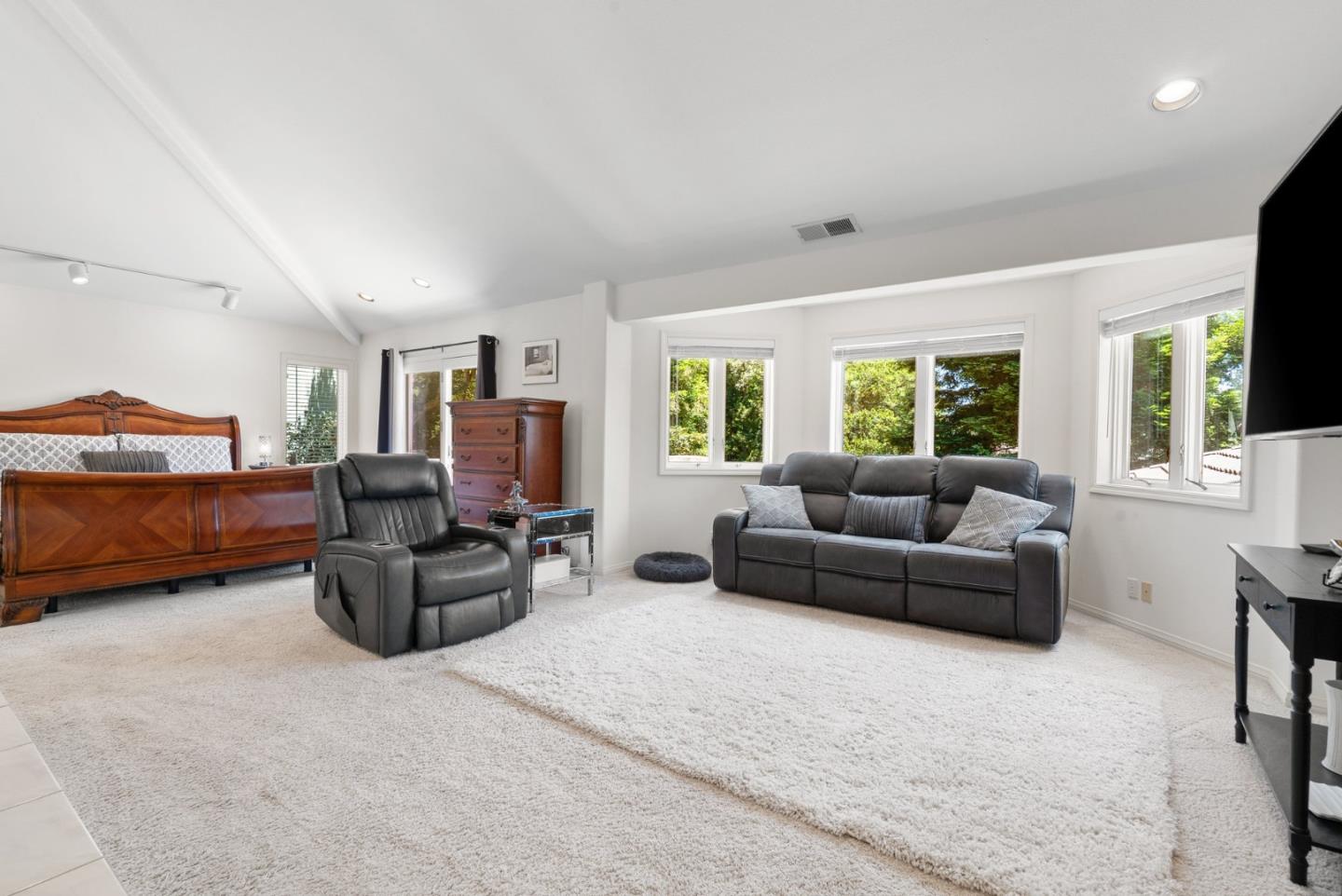 Detail Gallery Image 29 of 117 For 29 Kite Hill Rd, Santa Cruz,  CA 95060 - 3 Beds | 2/1 Baths