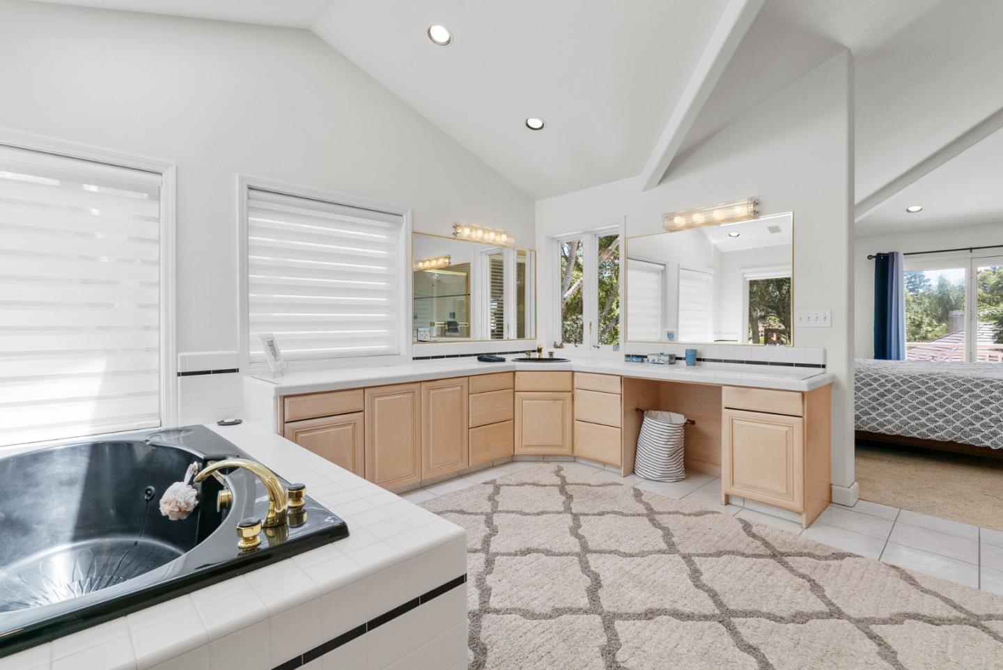 Detail Gallery Image 35 of 117 For 29 Kite Hill Rd, Santa Cruz,  CA 95060 - 3 Beds | 2/1 Baths