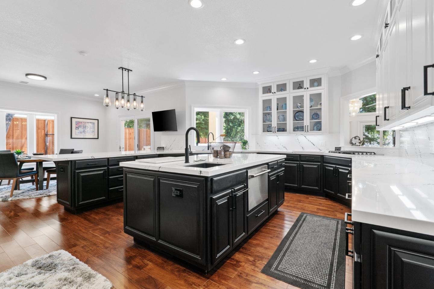 Detail Gallery Image 4 of 117 For 29 Kite Hill Rd, Santa Cruz,  CA 95060 - 3 Beds | 2/1 Baths