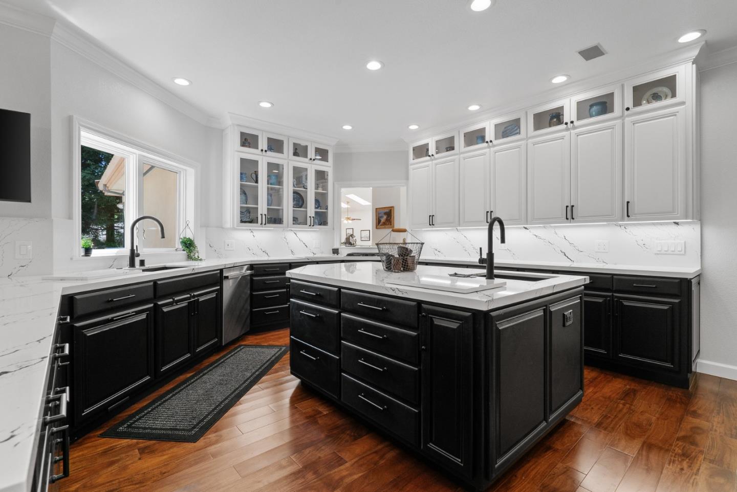 Detail Gallery Image 5 of 117 For 29 Kite Hill Rd, Santa Cruz,  CA 95060 - 3 Beds | 2/1 Baths