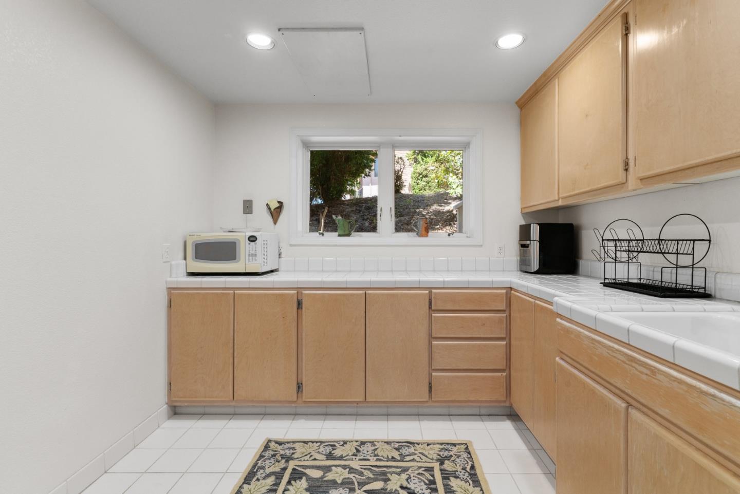Detail Gallery Image 62 of 117 For 29 Kite Hill Rd, Santa Cruz,  CA 95060 - 3 Beds | 2/1 Baths