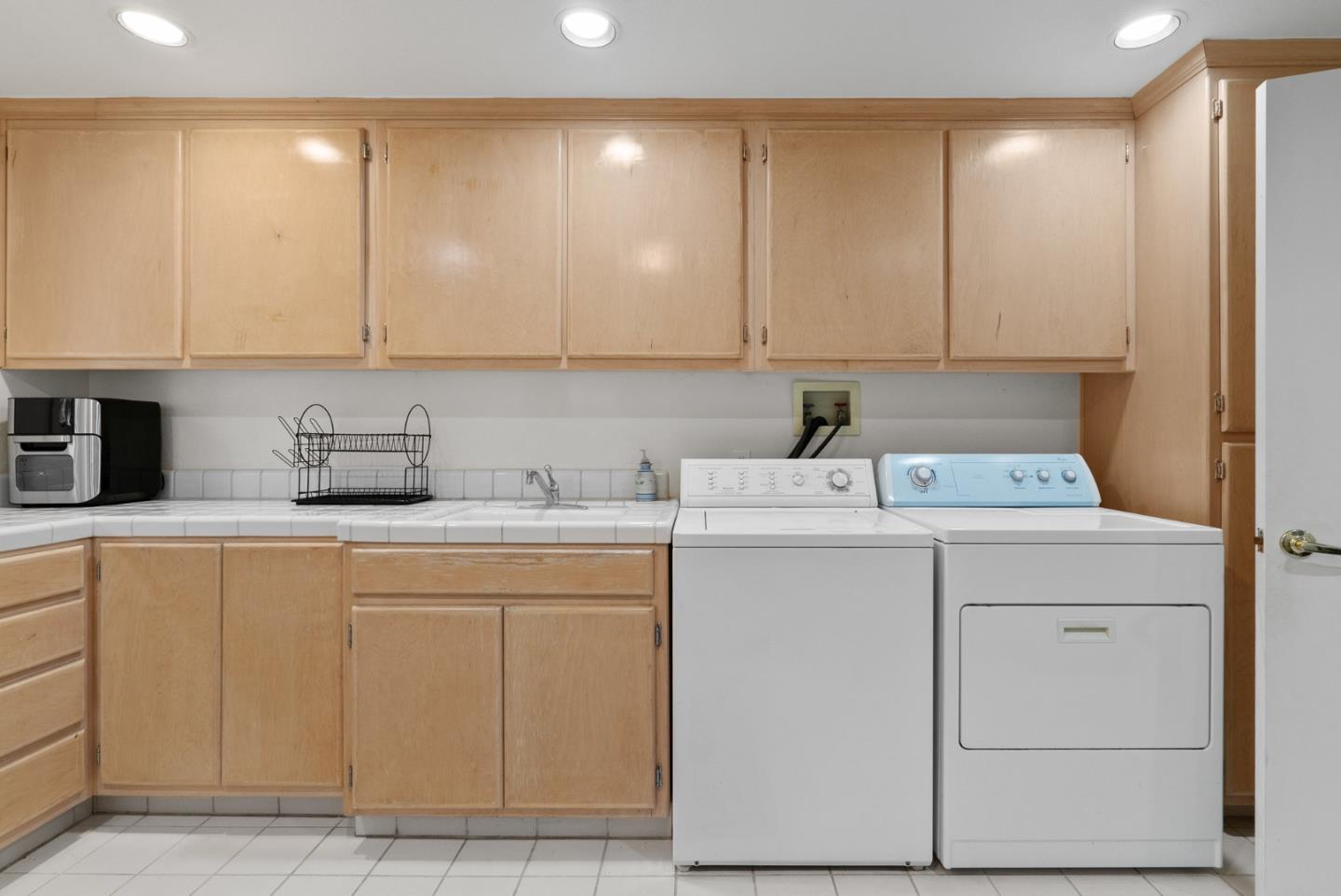 Detail Gallery Image 64 of 117 For 29 Kite Hill Rd, Santa Cruz,  CA 95060 - 3 Beds | 2/1 Baths