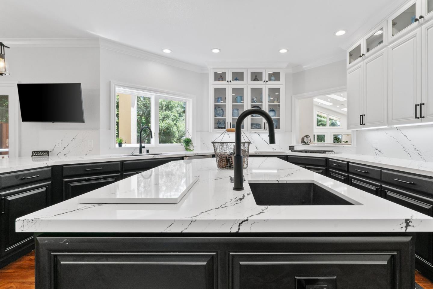 Detail Gallery Image 72 of 117 For 29 Kite Hill Rd, Santa Cruz,  CA 95060 - 3 Beds | 2/1 Baths