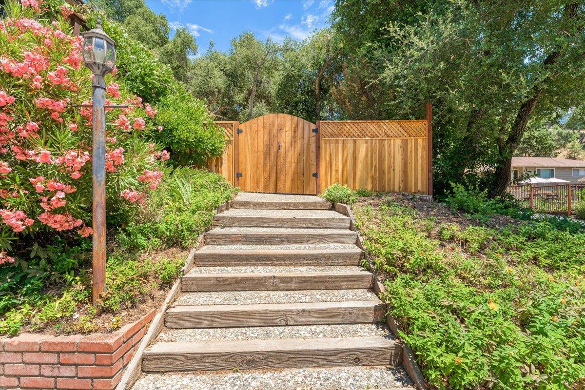 Detail Gallery Image 5 of 41 For 335 Hallsons Ln, Ben Lomond,  CA 95005 - 3 Beds | 2 Baths