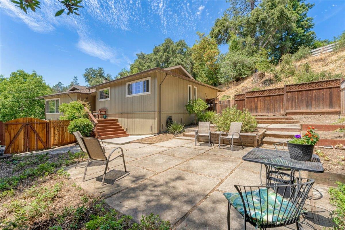 Detail Gallery Image 6 of 41 For 335 Hallsons Ln, Ben Lomond,  CA 95005 - 3 Beds | 2 Baths