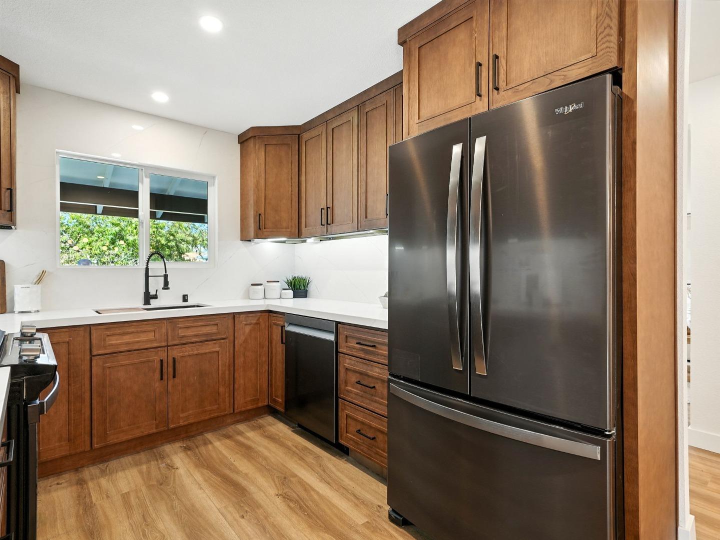 Detail Gallery Image 12 of 31 For 1438 Peaceful Glen Ct, San Jose,  CA 95121 - 3 Beds | 2 Baths