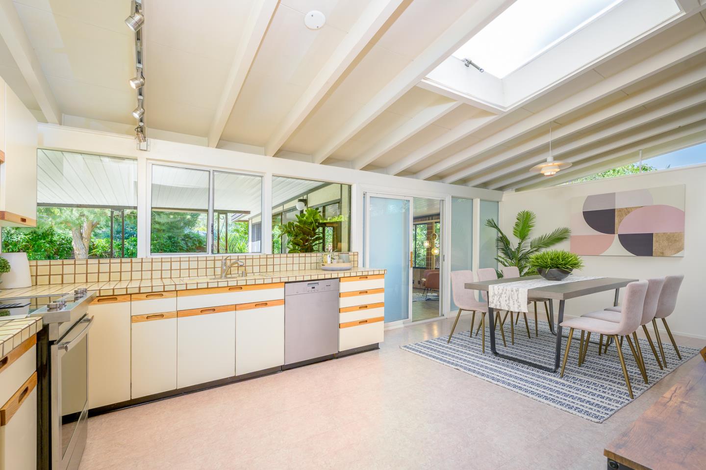 Detail Gallery Image 13 of 57 For 3129 Stelling Dr, Palo Alto,  CA 94303 - 3 Beds | 2 Baths