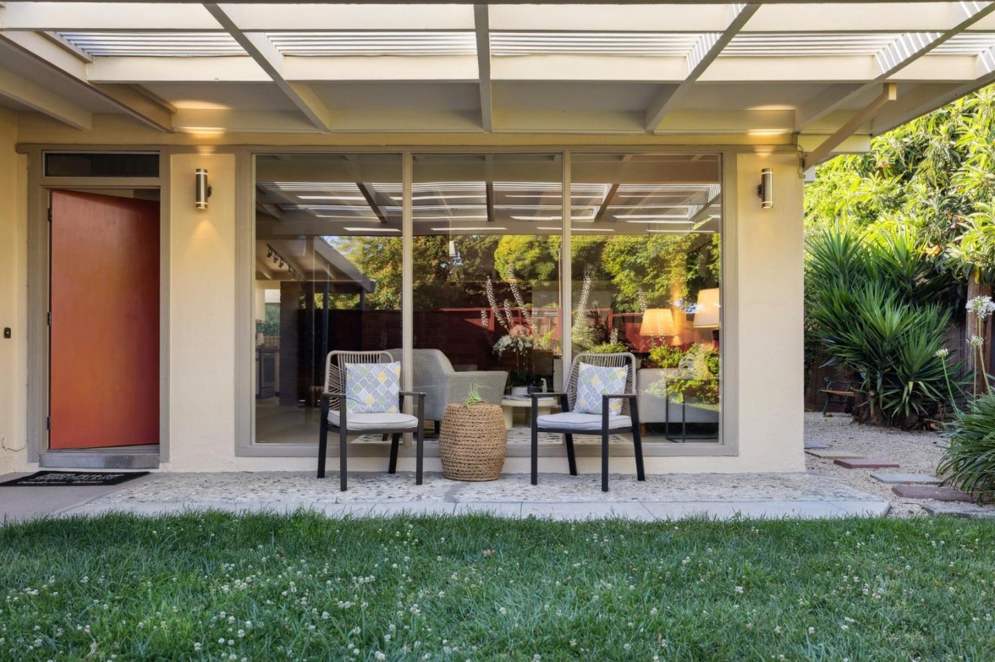 Detail Gallery Image 2 of 57 For 3129 Stelling Dr, Palo Alto,  CA 94303 - 3 Beds | 2 Baths