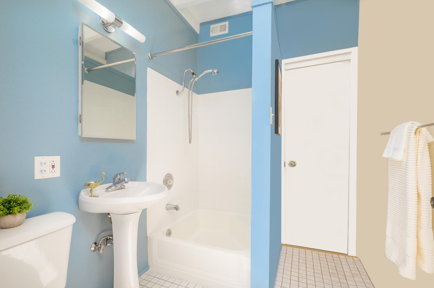 Detail Gallery Image 40 of 57 For 3129 Stelling Dr, Palo Alto,  CA 94303 - 3 Beds | 2 Baths