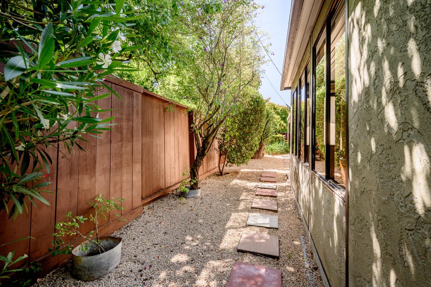 Detail Gallery Image 49 of 57 For 3129 Stelling Dr, Palo Alto,  CA 94303 - 3 Beds | 2 Baths