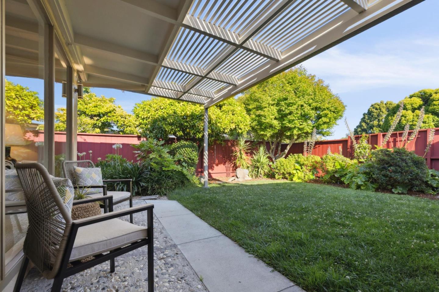 Detail Gallery Image 5 of 57 For 3129 Stelling Dr, Palo Alto,  CA 94303 - 3 Beds | 2 Baths
