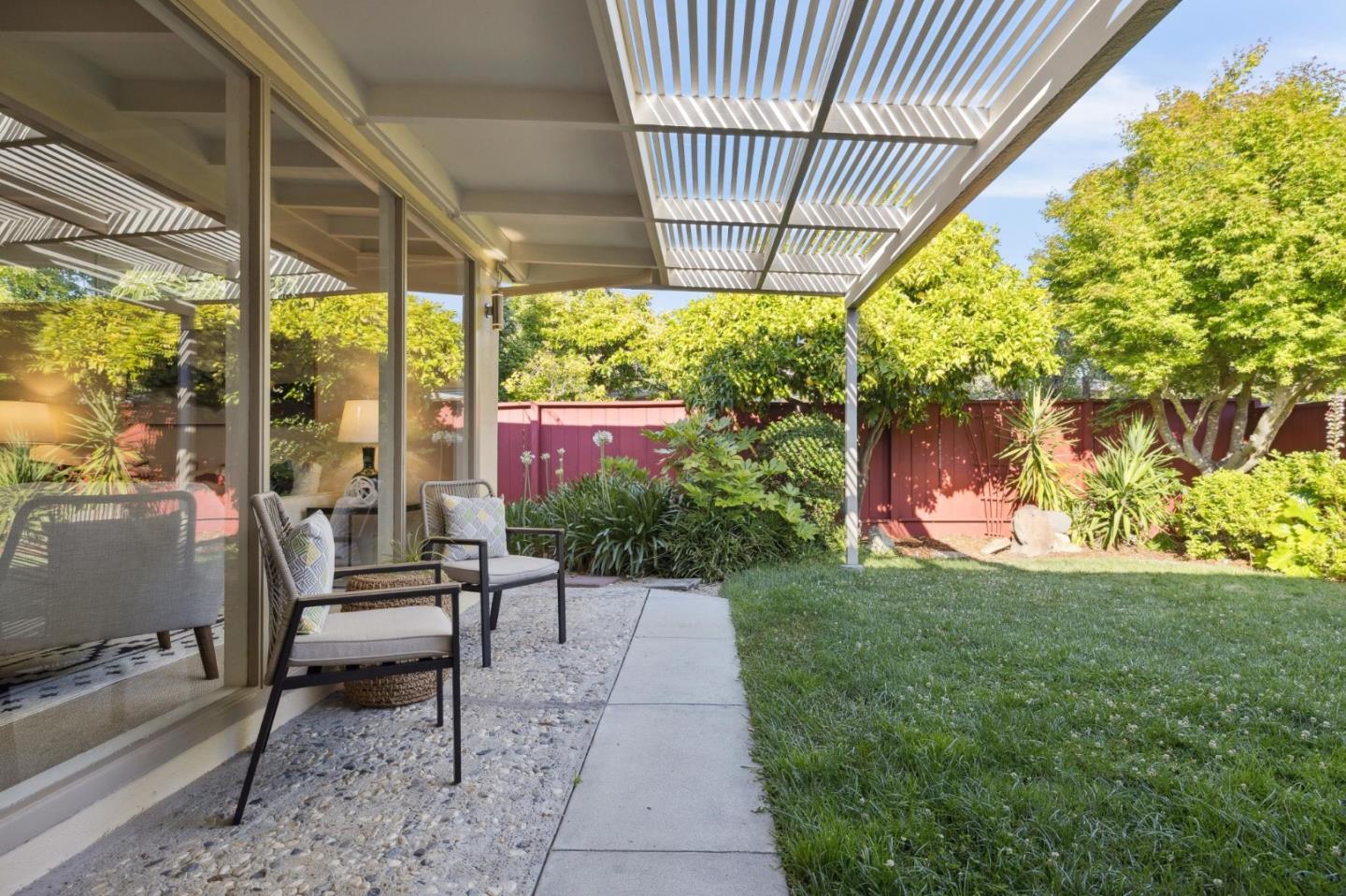 Detail Gallery Image 6 of 57 For 3129 Stelling Dr, Palo Alto,  CA 94303 - 3 Beds | 2 Baths