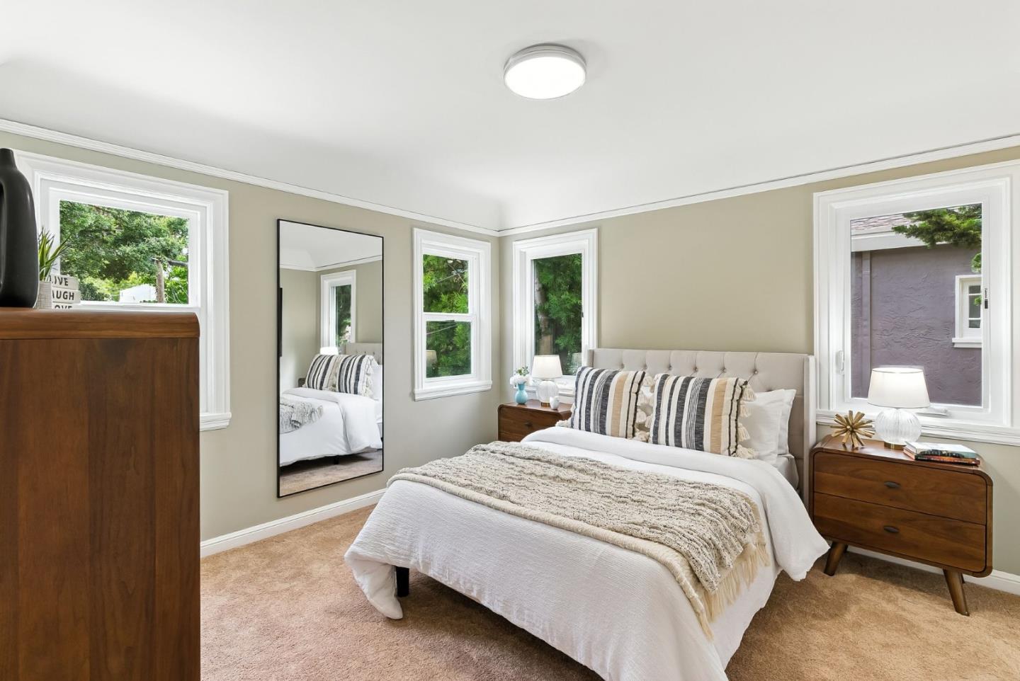 Detail Gallery Image 13 of 28 For 1535 Bernal Ave, Burlingame,  CA 94010 - 4 Beds | 3/1 Baths