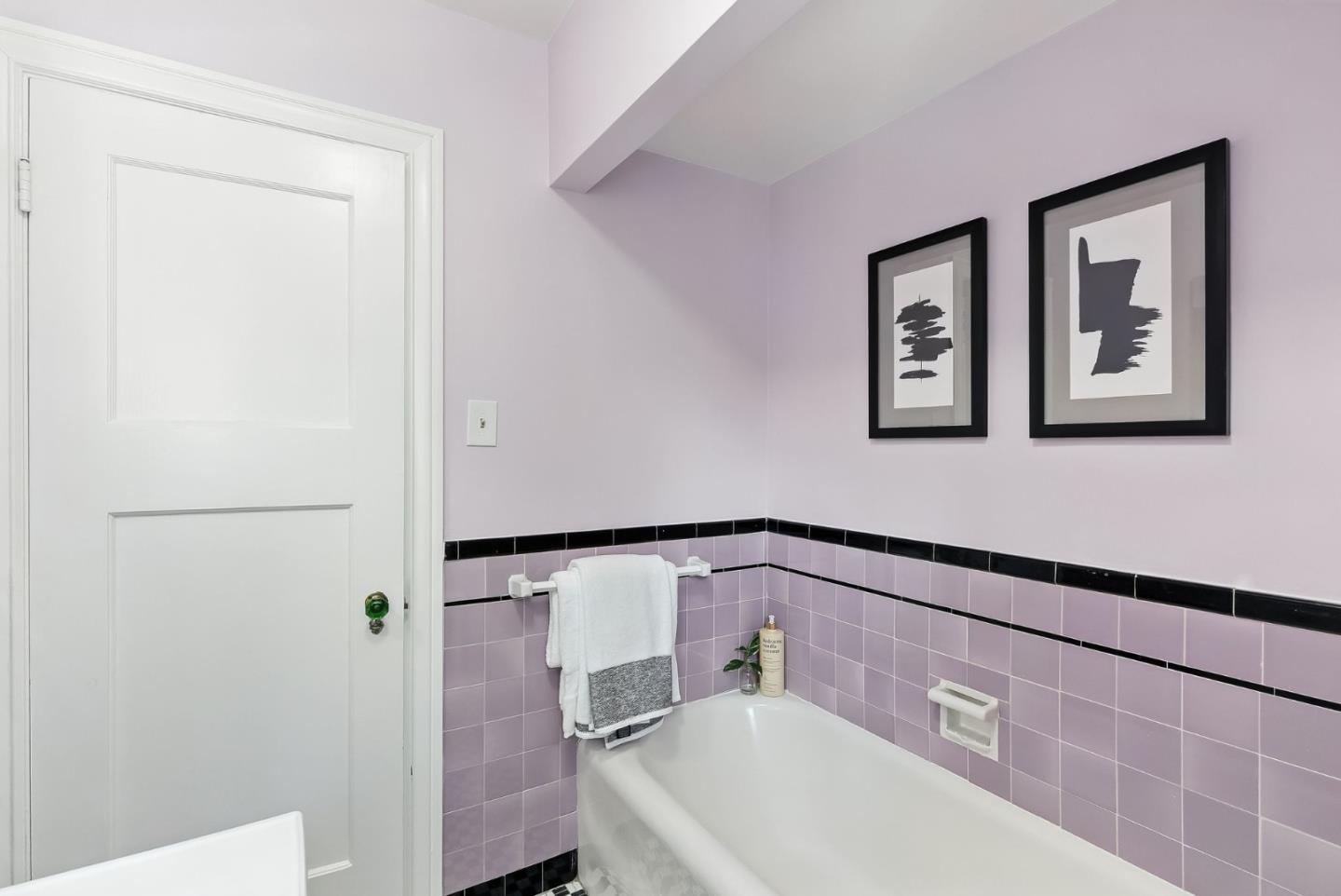Detail Gallery Image 15 of 28 For 1535 Bernal Ave, Burlingame,  CA 94010 - 4 Beds | 3/1 Baths
