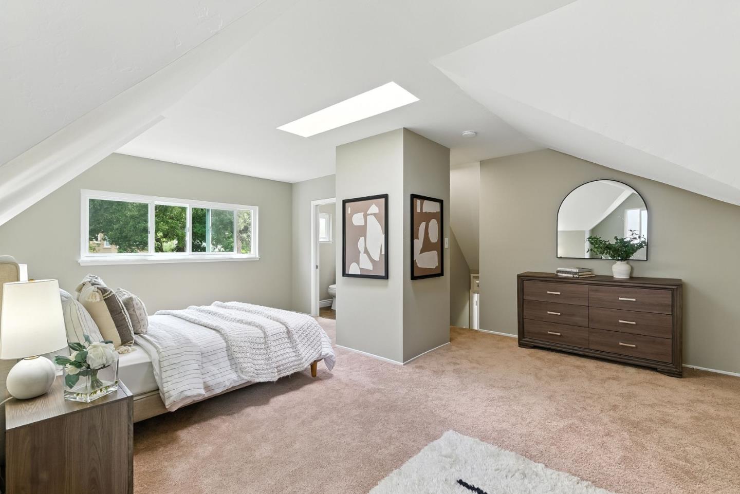 Detail Gallery Image 19 of 28 For 1535 Bernal Ave, Burlingame,  CA 94010 - 4 Beds | 3/1 Baths