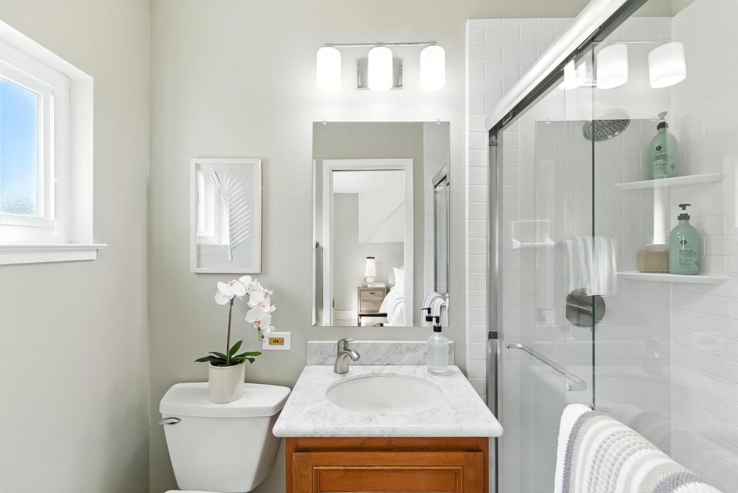 Detail Gallery Image 20 of 28 For 1535 Bernal Ave, Burlingame,  CA 94010 - 4 Beds | 3/1 Baths