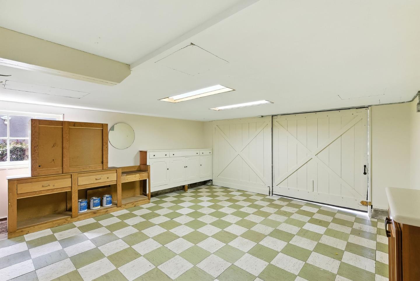 Detail Gallery Image 22 of 28 For 1535 Bernal Ave, Burlingame,  CA 94010 - 4 Beds | 3/1 Baths