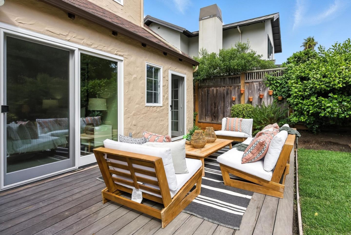Detail Gallery Image 24 of 28 For 1535 Bernal Ave, Burlingame,  CA 94010 - 4 Beds | 3/1 Baths