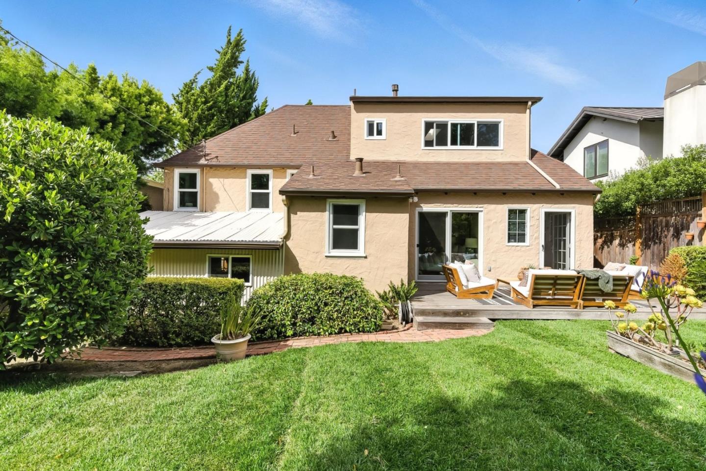 Detail Gallery Image 26 of 28 For 1535 Bernal Ave, Burlingame,  CA 94010 - 4 Beds | 3/1 Baths