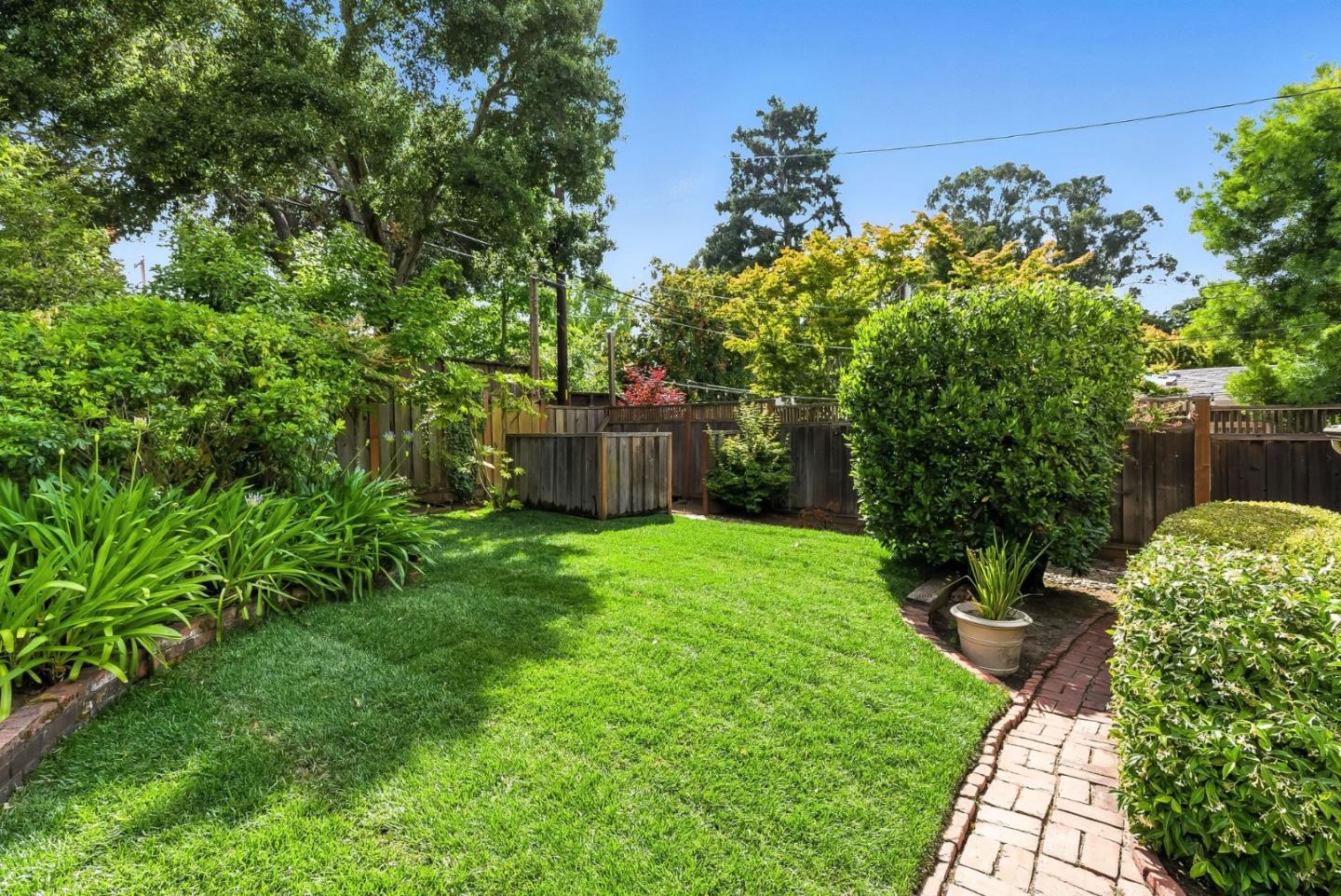 Detail Gallery Image 27 of 28 For 1535 Bernal Ave, Burlingame,  CA 94010 - 4 Beds | 3/1 Baths