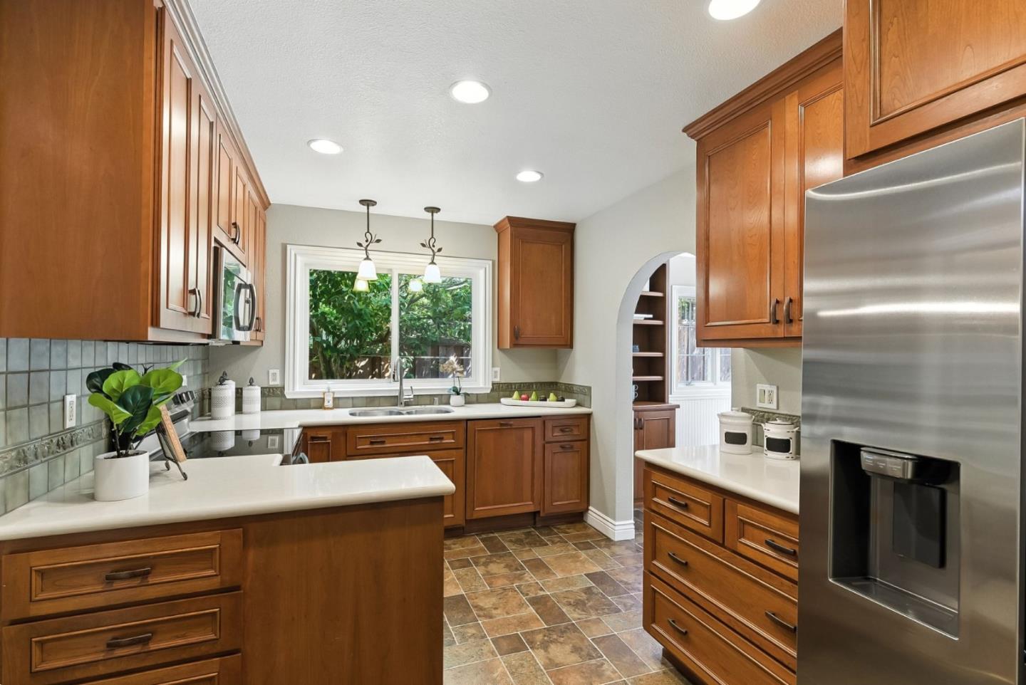 Detail Gallery Image 7 of 28 For 1535 Bernal Ave, Burlingame,  CA 94010 - 4 Beds | 3/1 Baths