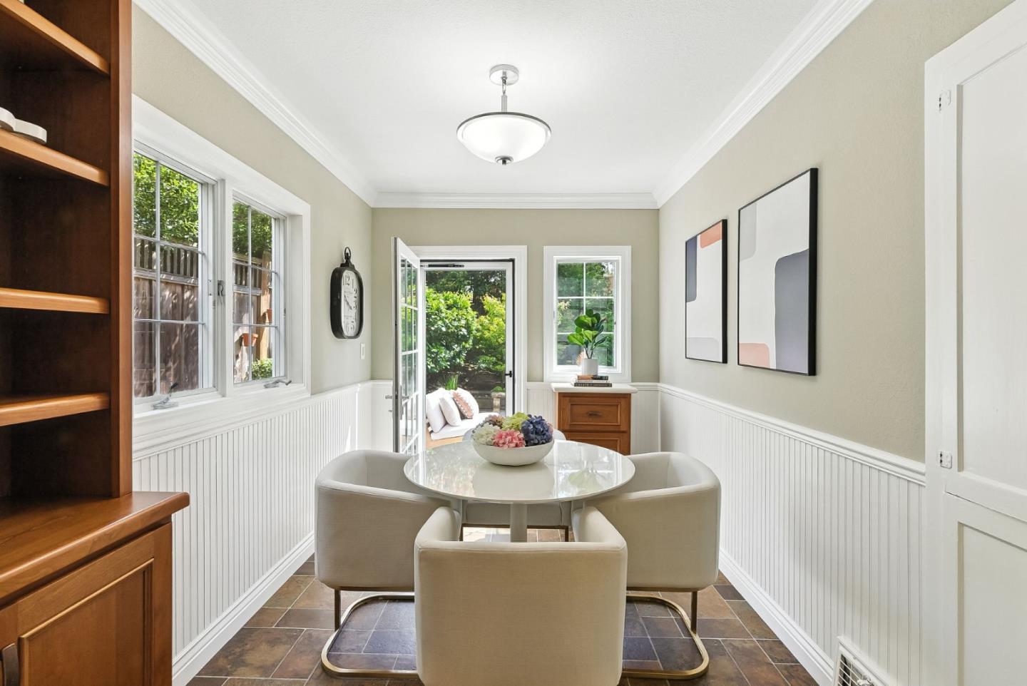 Detail Gallery Image 9 of 28 For 1535 Bernal Ave, Burlingame,  CA 94010 - 4 Beds | 3/1 Baths