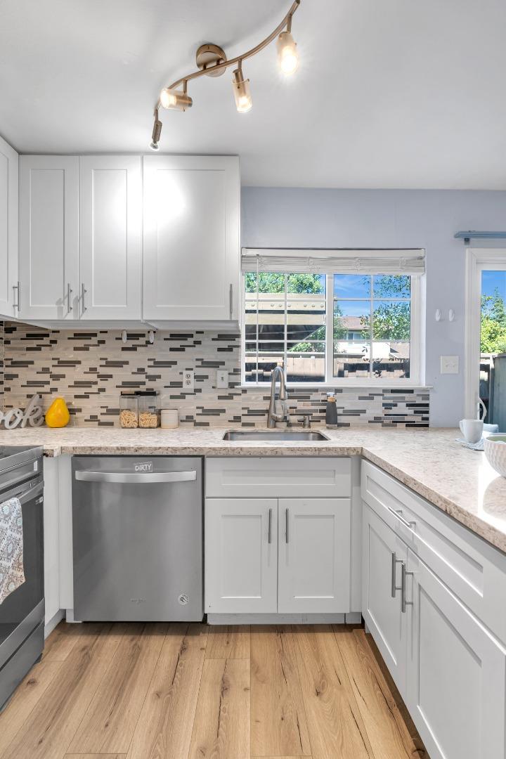 Detail Gallery Image 7 of 22 For 5392 Deodara Grove Ct, San Jose,  CA 95123 - 2 Beds | 1/1 Baths